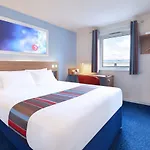 Travelodge Hotell 3*
