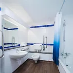 Travelodge 3*
