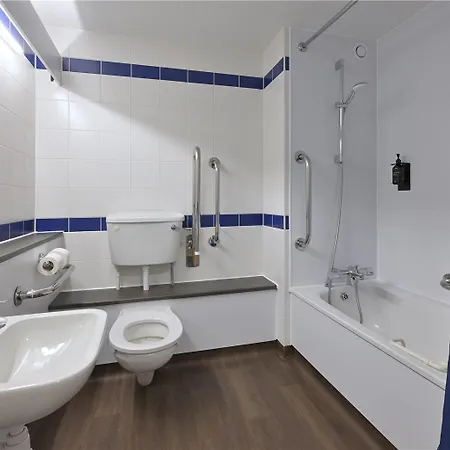 Travelodge 3*